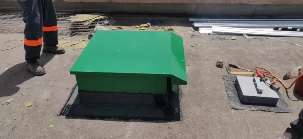 Capot métallique fabriqué par SMACU